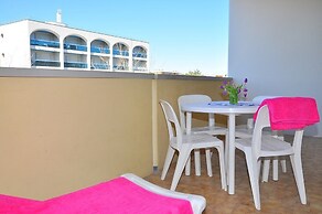 Bright sea Front Apartment With Terrace - Beahost