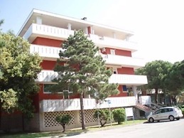 Enjoy Your Stay Only 100m From the sea - Beahost