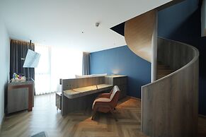 Ten Six Hundred, Chao Phraya, Bangkok by Preference, managed by The As