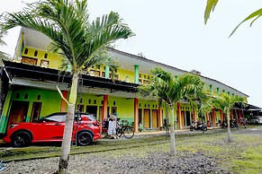 SPOT ON 92827 Anisah Adil Homestay SyariahNearsmart Kampung Desa Pakis