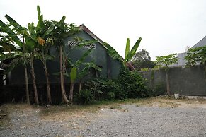 OYO 92831 Penginapan Raja