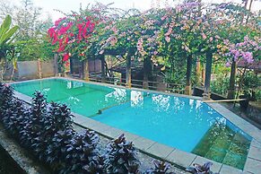 Capital O 92836 Villa Kampoeng Katineung