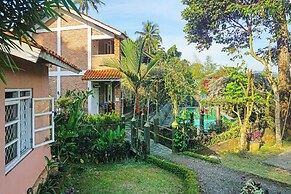 Capital O 92836 Villa Kampoeng Katineung