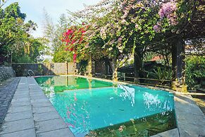 Capital O 92836 Villa Kampoeng Katineung