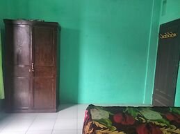 SPOT ON 92839 Nany Asoka Syariah Near Anyong Cafe Studio