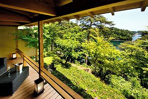 Noto Tsukumowan Hyakurakusou