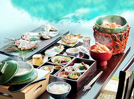 Noto Tsukumowan Hyakurakusou