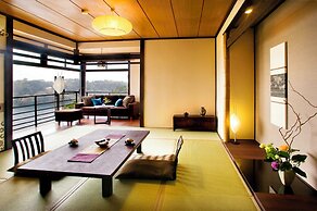 Noto Tsukumowan Hyakurakusou