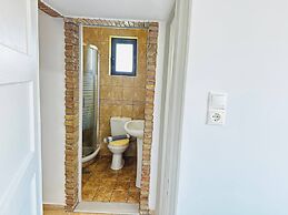 Cute Apple - At The Heart Of The Old Town