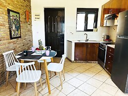 Cute Apple - At The Heart Of The Old Town