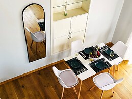 Cinnamon House -next To Old Town