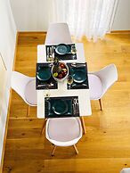 Cinnamon House -next To Old Town