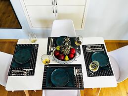 Cinnamon House -next To Old Town