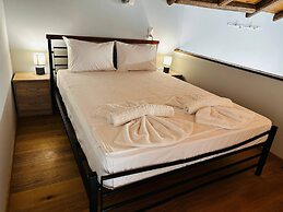 Cinnamon House -next To Old Town