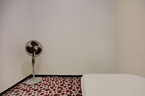 SPOT ON 92845 Josua Passing Stay