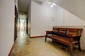 SPOT ON 92845 Josua Passing Stay