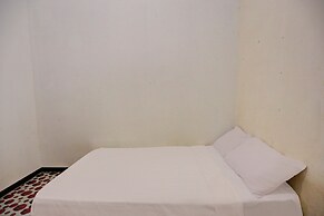 SPOT ON 92845 Josua Passing Stay