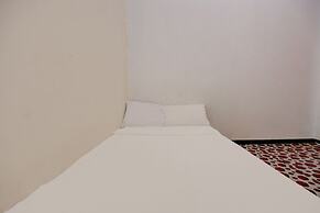 SPOT ON 92845 Josua Passing Stay