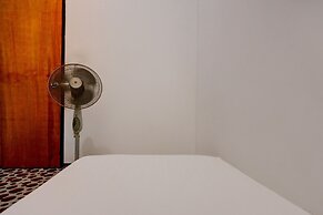 SPOT ON 92845 Josua Passing Stay