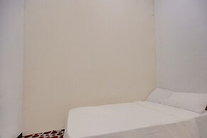 SPOT ON 92845 Josua Passing Stay