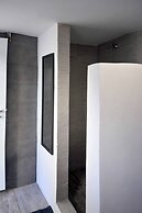 Renovated Home Next To Old Town