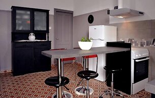 Renovated Home Next To Old Town