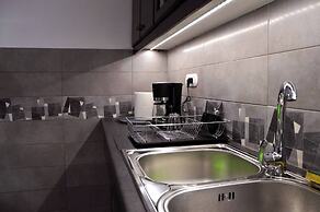 Renovated Home Next To Old Town