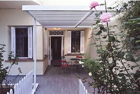 Renovated Home Next To Old Town