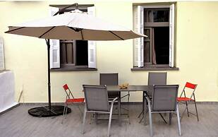 Renovated Home Next To Old Town