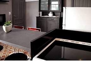 Renovated Home Next To Old Town