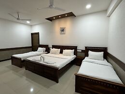 Hotel Tirth by Sonu Cafe
