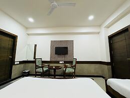 Hotel Tirth by Sonu Cafe