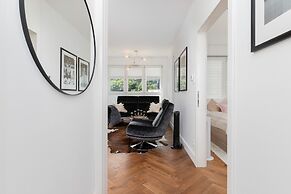 Stylish Apartment by Renters Prestige