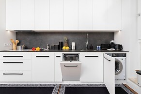 Stylish Apartment by Renters Prestige