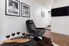 Stylish Apartment by Renters Prestige