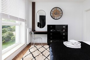 Stylish Apartment by Renters Prestige