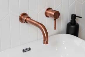 Stylish Apartment by Renters Prestige