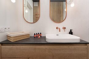 Stylish Apartment by Renters Prestige