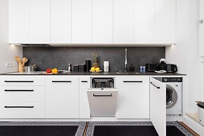 Stylish Apartment by Renters Prestige