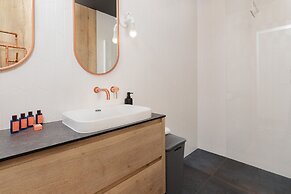 Stylish Apartment by Renters Prestige