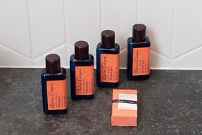 Stylish Apartment by Renters Prestige