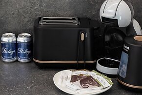 Stylish Apartment by Renters Prestige