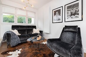 Stylish Apartment by Renters Prestige