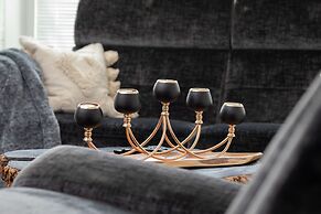 Stylish Apartment by Renters Prestige