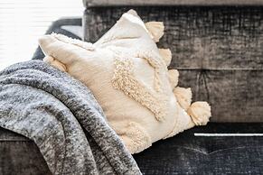 Stylish Apartment by Renters Prestige