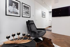 Stylish Apartment by Renters Prestige