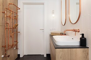 Stylish Apartment by Renters Prestige