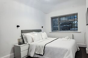House - Sleeps 6 - Parking - Garden