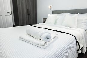House - Sleeps 6 - Parking - Garden