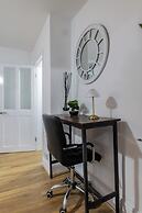 House - Sleeps 6 - Parking - Garden